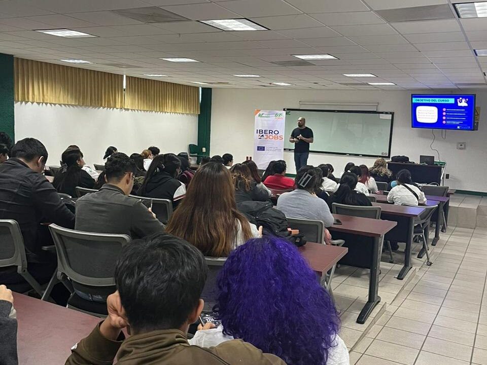 La Universidad Tecnológica de Nayarit lleva acabo la certificación en marketing digital con los alumnos de la carrera de Gastronomía y Mercadotecnia.